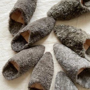 NWB - A Bronze Age Dalia Slides in Grey